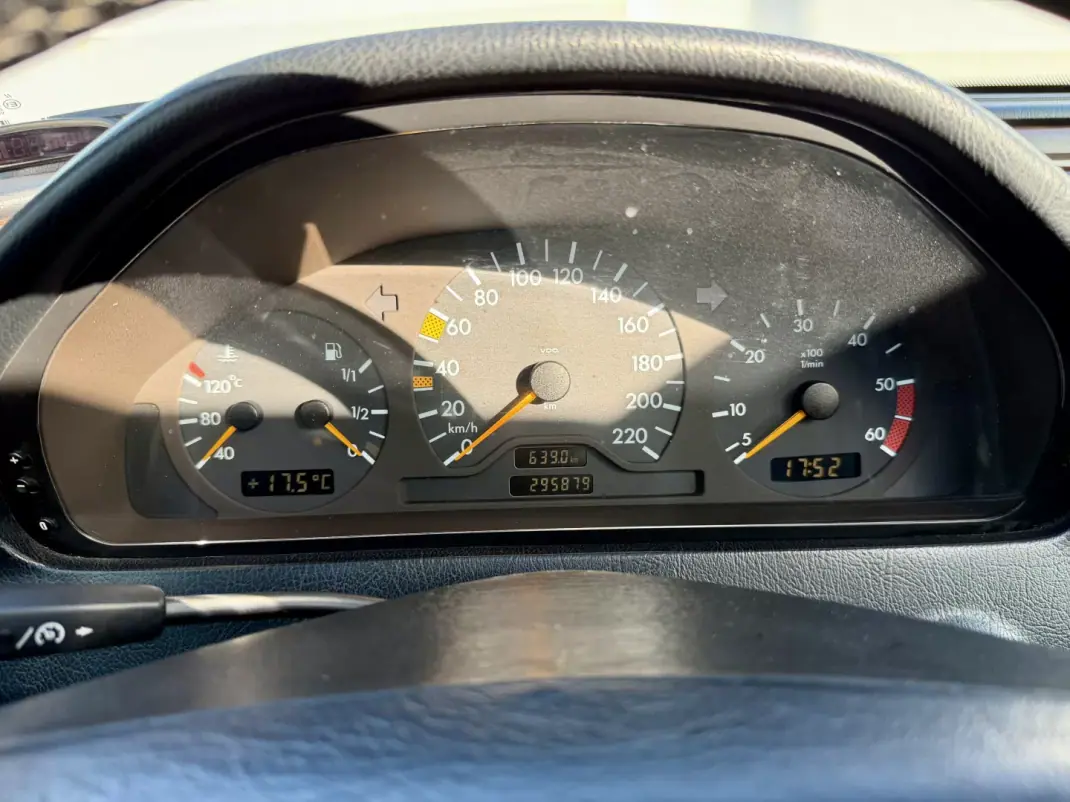 Mercedes-Benz C 250 1998 - 5500 EUR, 295879 km - AUTO.MOTO.pt - 295879km - foto 15 de 15