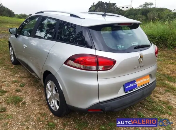 Renault Clio Sport Tourer 2017 - 10950 EUR, 89416 km - AUTO.MOTO.pt - 89416km - foto 7 de 17
