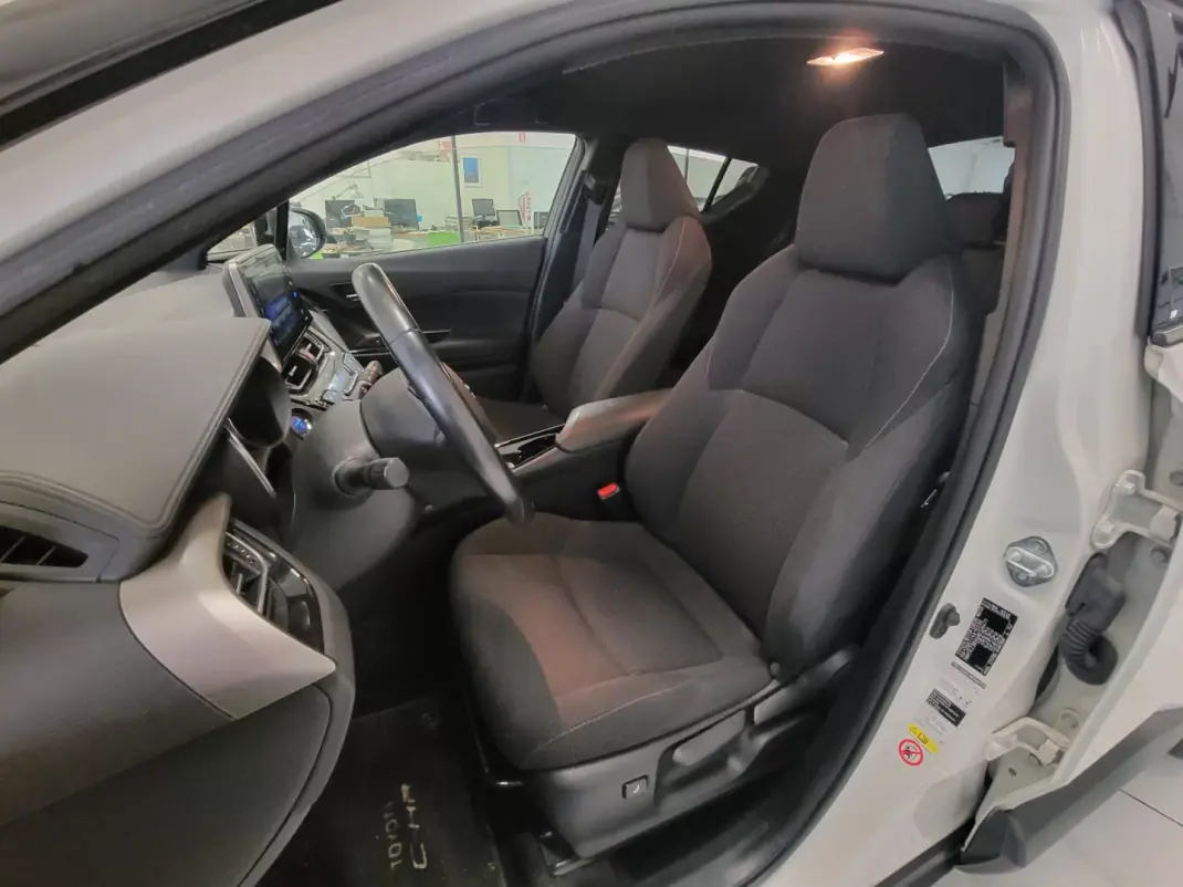 Toyota C-HR 2019 - 22950 EUR, 84605 km - 84605km - foto 14 de 29