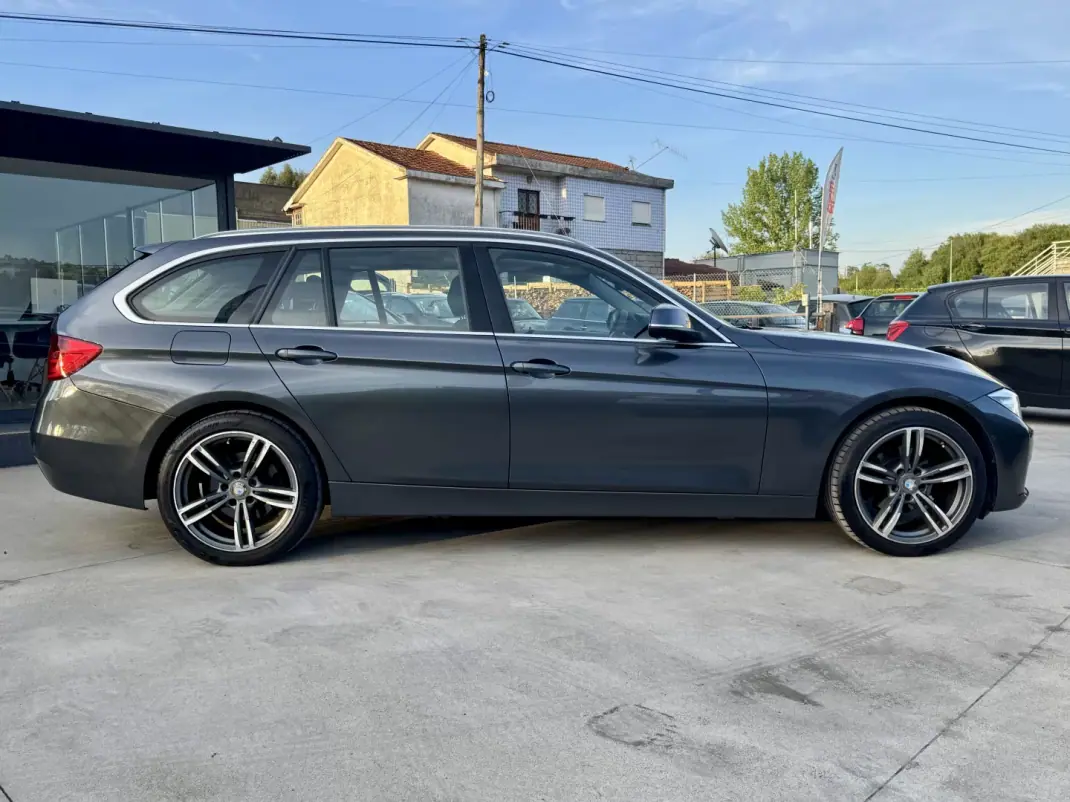BMW 318 2014 - 10999 EUR, 270000 km - AUTO.MOTO.pt - 270000km - foto 23 de 24