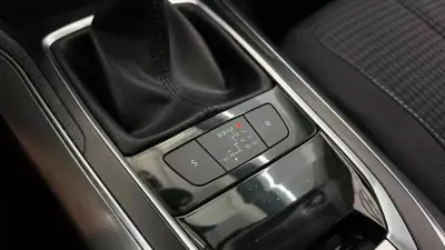 Peugeot 308 SW 2019 - 13990 EUR, 134327 km - AUTO.MOTO.pt - 134327km - foto 17 de 28