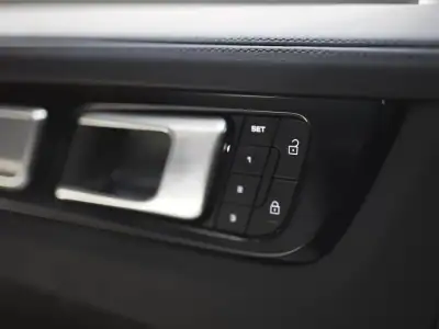 Porsche Cayenne Coupé 2023 - 104990 EUR, 18500 km - AUTO.MOTO.pt - 18500km - foto 23 de 26