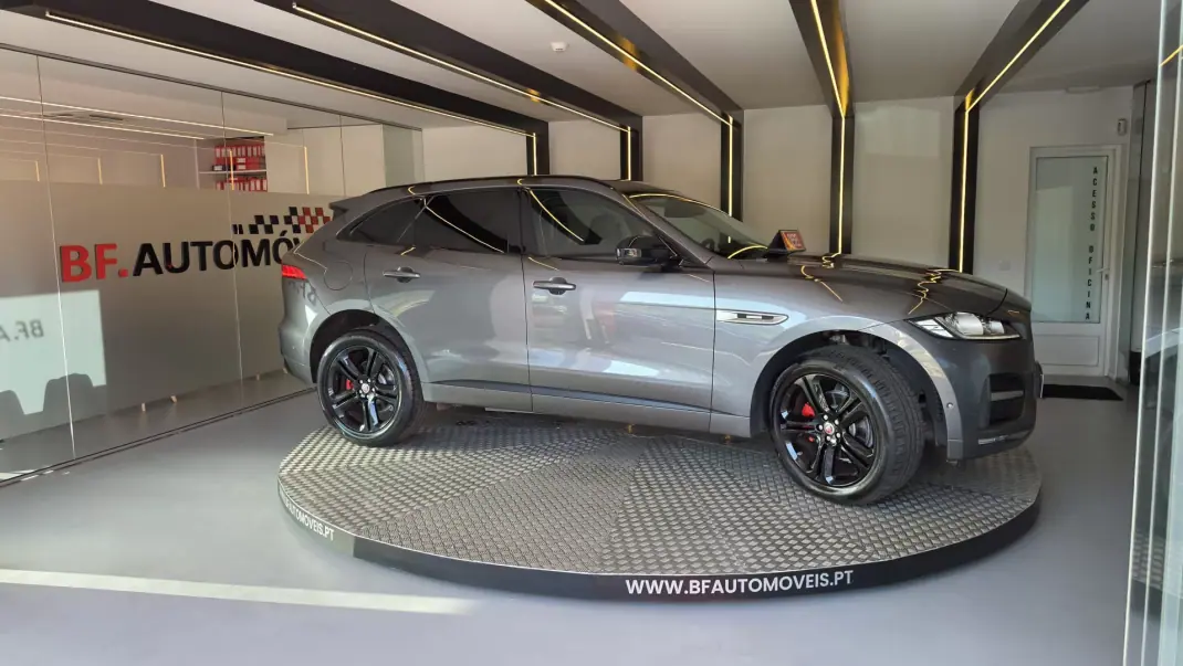 Jaguar F-Pace 2017 - 19500 EUR, 157804 km - 157804km - foto 10 de 74