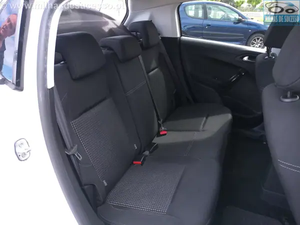Peugeot 208 2019 - 12250 EUR, 136000 km - AUTO.MOTO.pt - 136000km - foto 6 de 23