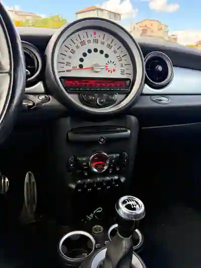 MINI Cooper 2011 — foto 5 de 8