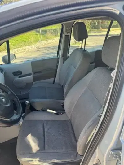 Renault Modus 2005 - 2500 EUR, 284633 km - AUTO.MOTO.pt - 284633km - foto 11 de 17