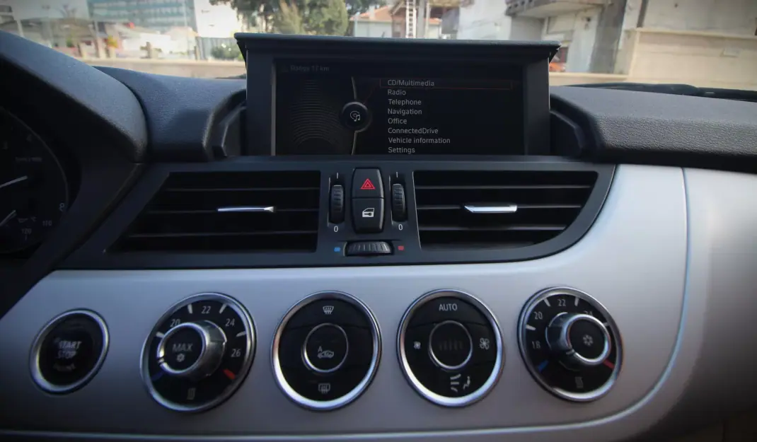 BMW Z4 2012 - 21000 EUR, 203000 km - AUTO.MOTO.pt - 203000km - foto 17 de 31