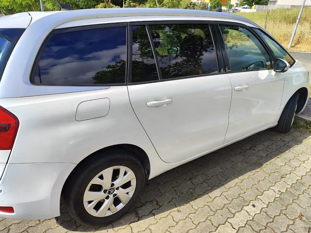 Citroën C4 Grand Picasso 2018 - 10890 EUR, 217500 km - AUTO.MOTO.pt - 217500km - foto 12 de 22