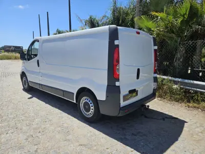 Opel Vivaro 2012 - 10500 EUR, 206000 km - AUTO.MOTO.pt - 206000km - foto 3 de 10