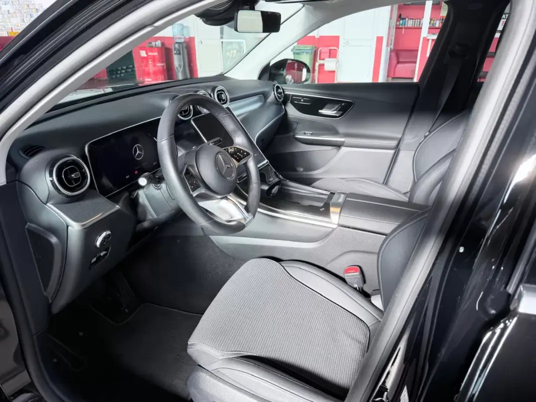 Mercedes-Benz GLC 300 2024 - 72990 EUR, 25912 km - 25912km - foto 9 de 15