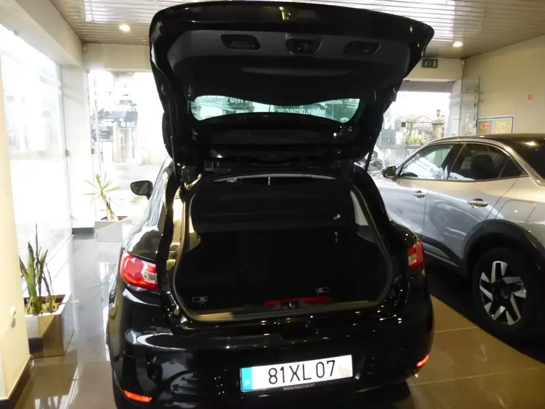 Renault Clio 2019 - 11700 EUR, 116904 km - AUTO.MOTO.pt - 116904km - foto 31 de 32