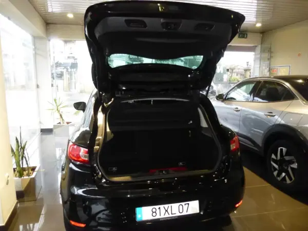 Renault Clio 2019 - 11200 EUR, 116904 km - AUTO.MOTO.pt - 116904km - foto 31 de 32