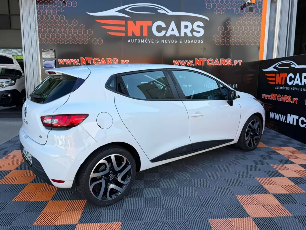 Renault Clio 2016 - 10900 EUR, 195181 km - AUTO.MOTO.pt - 195181km - foto 2 de 11