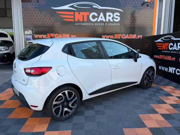 Renault Clio 2016 - 10900 EUR, 195181 km - AUTO.MOTO.pt - 195181km - foto 2 de 11