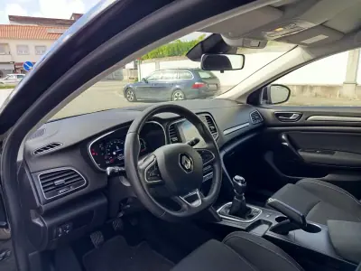Renault Mégane 2020 - 15900 EUR, 82200 km - AUTO.MOTO.pt - 82200km - foto 14 de 18