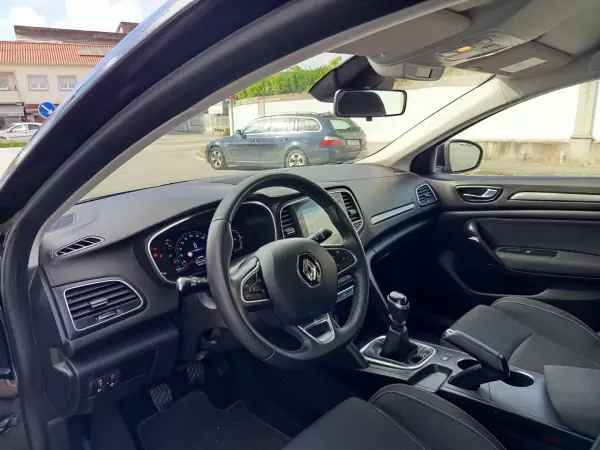 Renault Mégane 2020 - 15900 EUR, 82200 km - AUTO.MOTO.pt - 82200km - foto 14 de 18