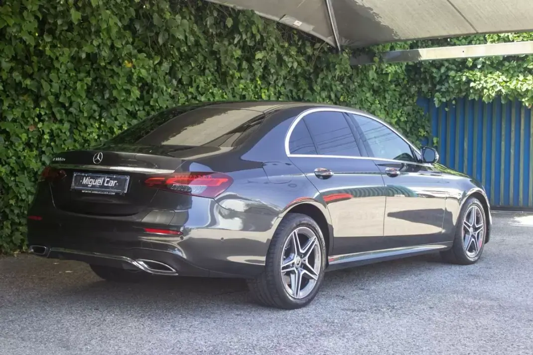 Mercedes-Benz E 300 2020 - 34900 EUR, 96000 km - AUTO.MOTO.pt - 96000km - foto 8 de 17