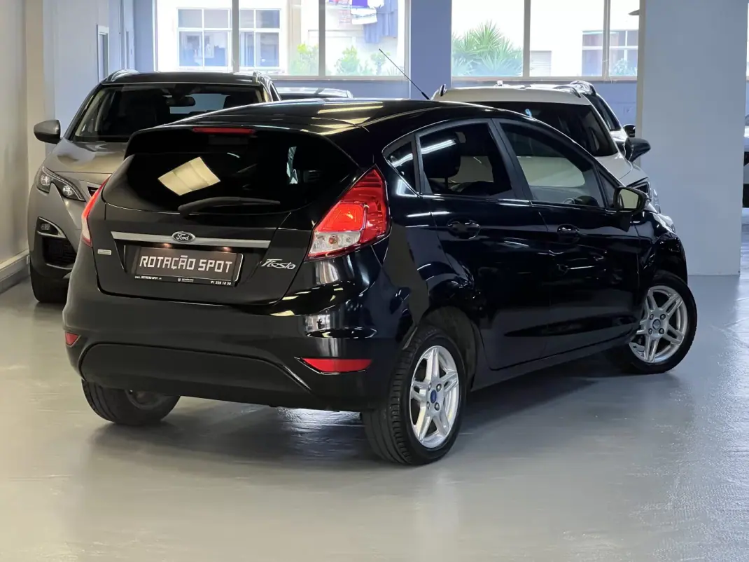 Ford Fiesta 2012 - 6490 EUR, 180000 km - AUTO.MOTO.pt - 180000km - foto 2 de 38