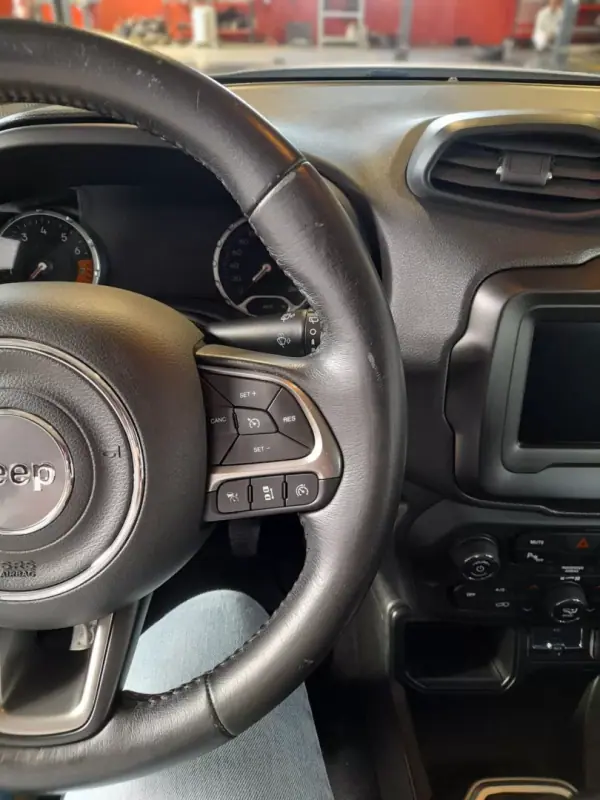 Jeep Renegade 2020 - 17990 EUR, 81429 km - AUTO.MOTO.pt - 81429km - foto 12 de 16