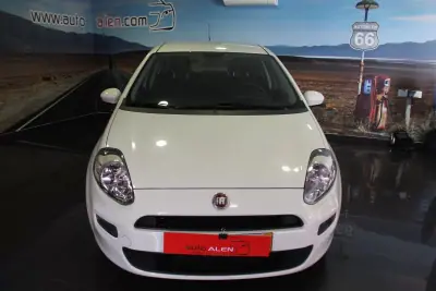 Fiat Punto 2018 - 8990 EUR, 149000 km - AUTO.MOTO.pt - 149000km - foto 2 de 11