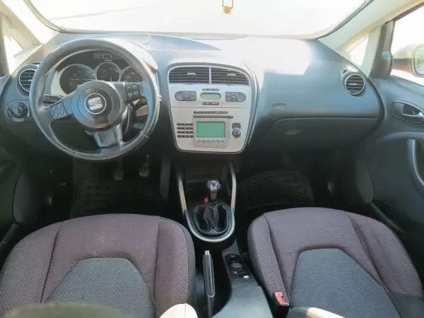 SEAT Altea 2004 - 6000 EUR, 330000 km - AUTO.MOTO.pt - 330000km - foto 6 de 17