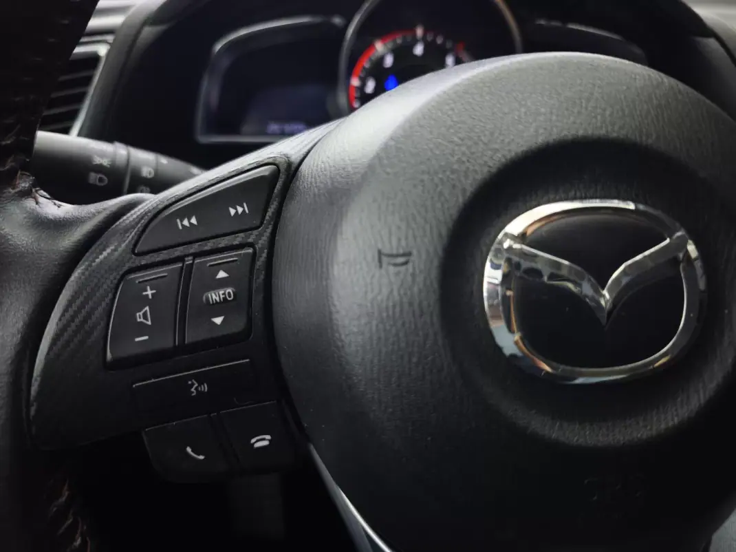 Mazda 3 2016 - 12450 EUR, 207205 km - AUTO.MOTO.pt - 207205km - foto 23 de 40