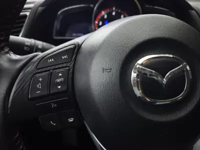 Mazda 3 2016 - 12450 EUR, 207205 km - AUTO.MOTO.pt - 207205km - foto 23 de 40