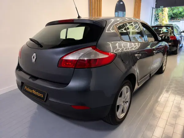 Renault Mégane 2009 - 4900 EUR, 281198 km - AUTO.MOTO.pt - 281198km - foto 4 de 7