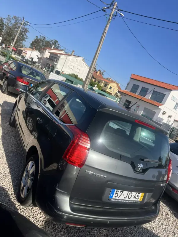 Peugeot 5008 2010 - 7250 EUR, 203000 km - AUTO.MOTO.pt - 203000km - foto 4 de 7