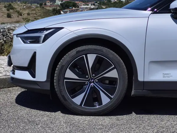 Polestar 2 2023 - 29990 EUR, 59608 km - AUTO.MOTO.pt - 59608km - foto 43 de 46
