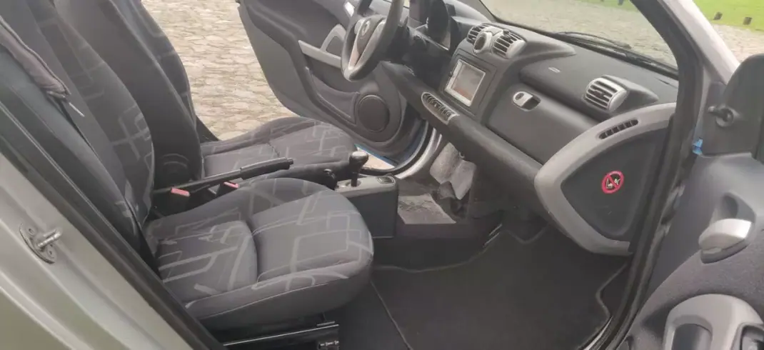 Smart Fortwo Cabrio 2010 - 6990 EUR, 155500 km - AUTO.MOTO.pt - 155500km - foto 17 de 37