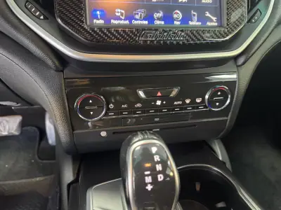 Maserati Ghibli 2014 - 31000 EUR, 226000 km - AUTO.MOTO.pt - 226000km - foto 39 de 47