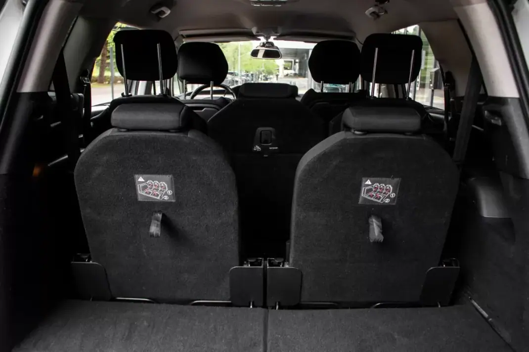 Citroën C4 Spacetourer 2019 - 10550 EUR, 304577 km - AUTO.MOTO.pt - 304577km - foto 31 de 45