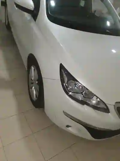 Peugeot 308 2014 - 7300 EUR, 160850 km - AUTO.MOTO.pt - 160850km - foto 10 de 10