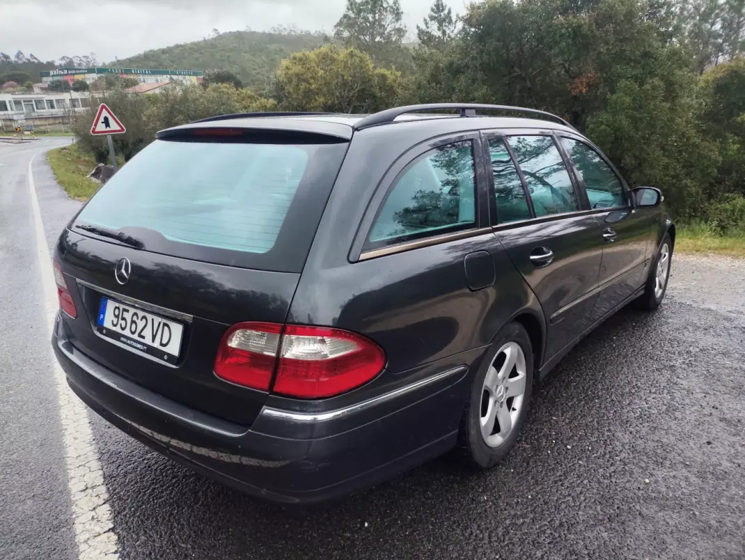 Mercedes-Benz E 200 2003 - 3900 EUR, 338200 km - AUTO.MOTO.pt - 338200km - foto 5 de 14