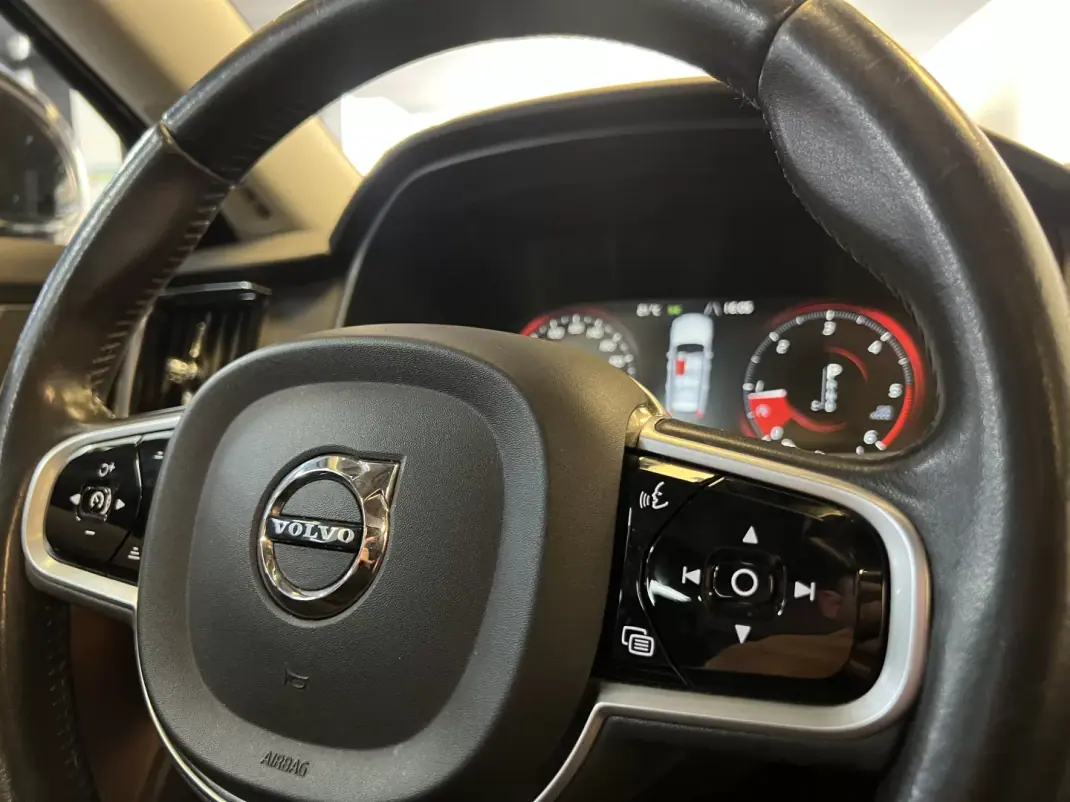 Volvo V90 2018 - 27490 EUR, 160000 km - AUTO.MOTO.pt - 160000km - foto 37 de 53