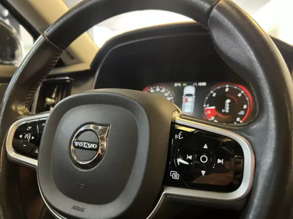 Volvo V90 2018 - 27490 EUR, 160000 km - AUTO.MOTO.pt - 160000km - foto 37 de 53