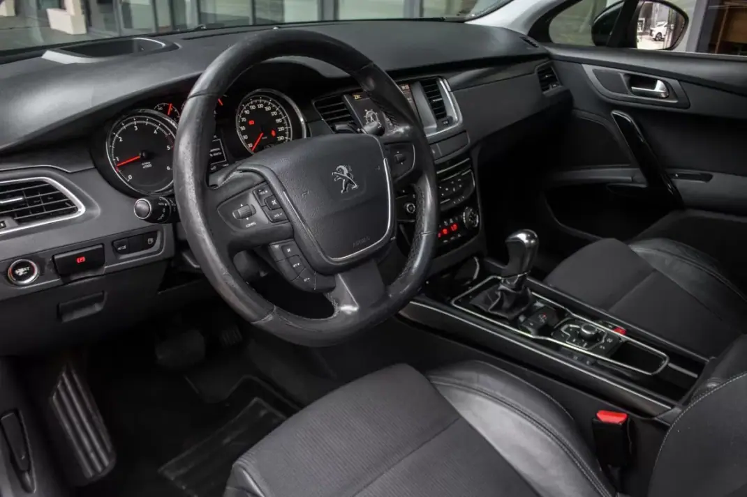Peugeot 508 2011 - 6990 EUR, 200371 km - 200371km - foto 16 de 28