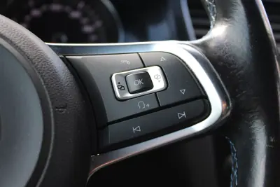 Volkswagen Golf 2015 - 12900 EUR, 233561 km - AUTO.MOTO.pt - 233561km - foto 12 de 27