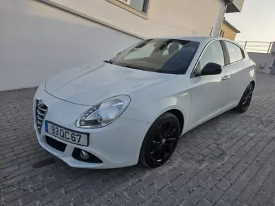 Alfa Romeo Giulietta 2015 - 13500 EUR, 148000 km - AUTO.MOTO.pt - 148000km - foto 11 de 49