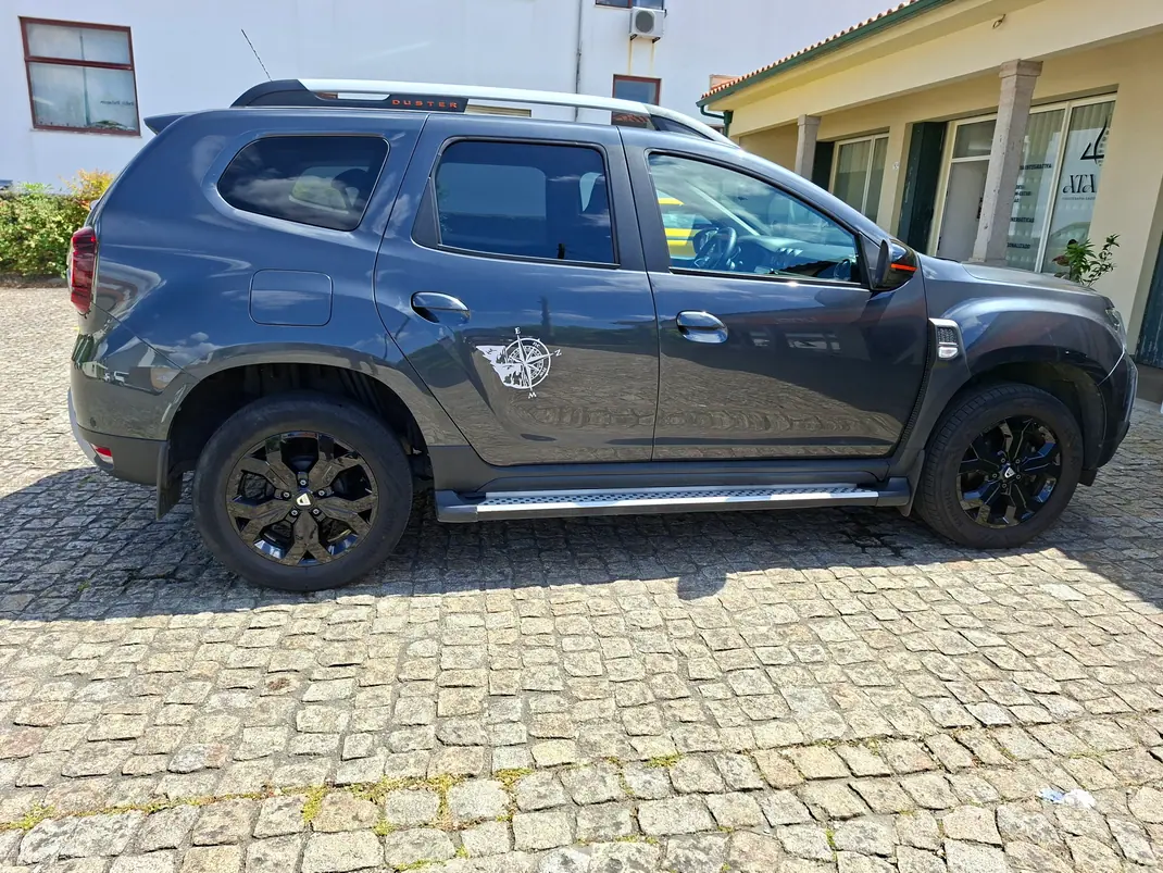 Dacia Duster 2022 - 15750 EUR, 82500 km - AUTO.MOTO.pt - 82500km - foto 3 de 10
