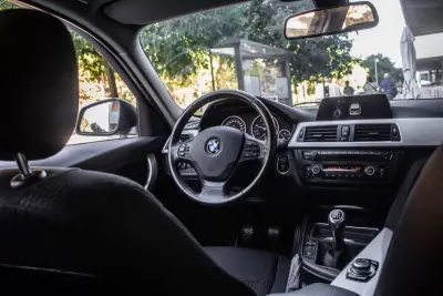 BMW 320 2014 - 11890 EUR, 285600 km - 285600km - foto 29 de 38