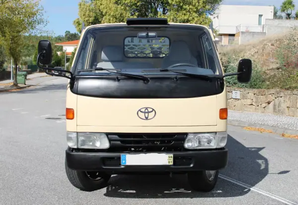 Toyota Dyna 1998 — foto 3 de 29