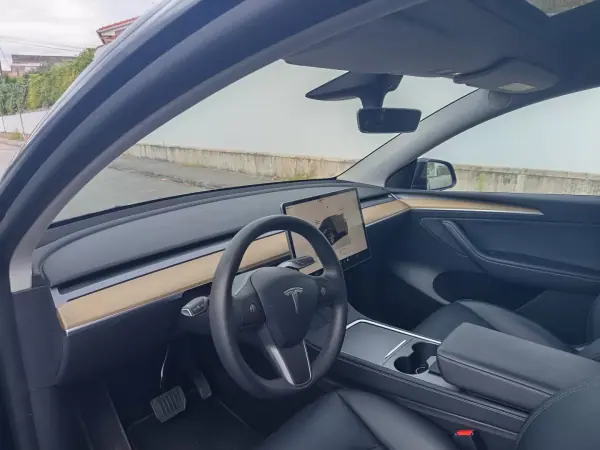 Tesla Model Y 2022 - 33990 EUR, 101500 km - 101500km - foto 13 de 18