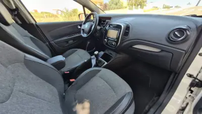 Renault Captur 2019 - 13890 EUR, 117000 km - AUTO.MOTO.pt - 117000km - foto 3 de 9