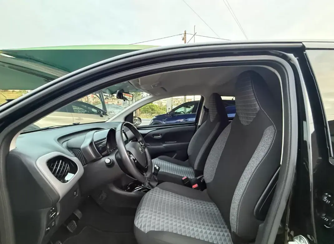 Peugeot 108 2021 - 12600 EUR, 50603 km - AUTO.MOTO.pt - 50603km - foto 6 de 14