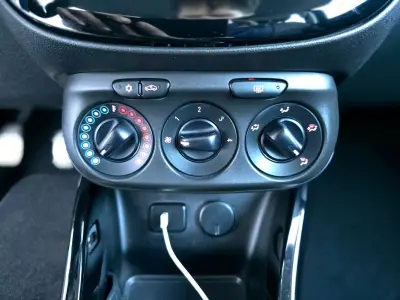 Opel Adam 2019 - 11900 EUR, 38000 km - AUTO.MOTO.pt - 38000km - foto 23 de 36