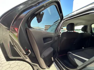 Citroën C4 Cactus 2017 - 11750 EUR, 110180 km - AUTO.MOTO.pt - 110180km - foto 18 de 23