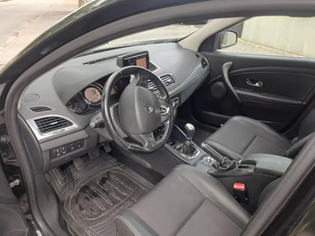 Renault Mégane 2015 - 7990 EUR, 209000 km - AUTO.MOTO.pt - 209000km - foto 9 de 14