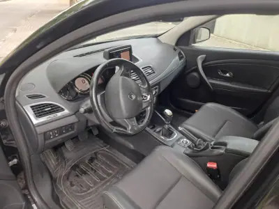 Renault Mégane 2015 - 7990 EUR, 209000 km - AUTO.MOTO.pt - 209000km - foto 9 de 14